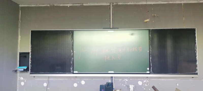 湖北武漢一企業引進86寸交互式納米黑板培訓